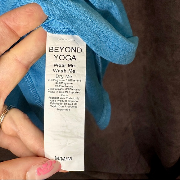 ❌ SOLD - BEYOND YOGA Featherweight On The Down Low Tee Cali Blue (M) - Picture 9 of 11